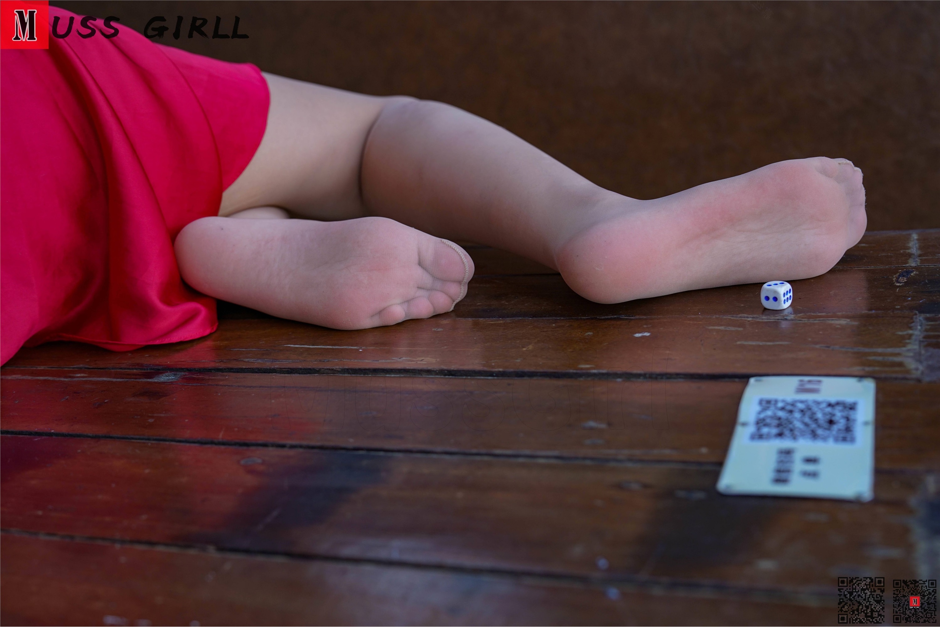 MussGirl慕丝女郎  NO.174 丝袜红裙